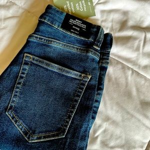 Size 0 H&M skinny jeans